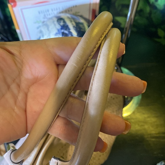 Coach blush pink shoulder bag. This bag is fire!! Pink and brass ❤️🔥 - Picture 9 of 16